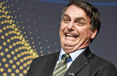 Férias de Bolsonaro custaram R$ 2,4 milhões aos cofres do Brasil
